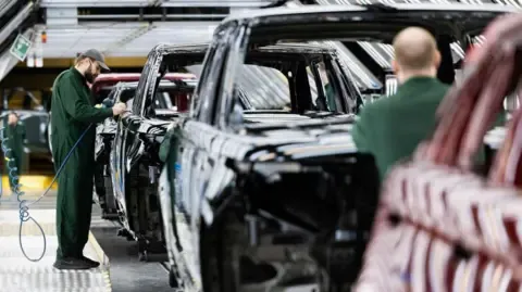 JLR Vendor Network Staff Allegedly Told to Apply for Universal Credit, Union Claims